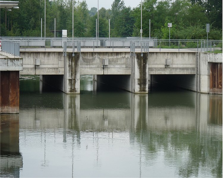Durchflussmessung im Hochwasserpolder Durchflussmessung im Hochwasserpolder