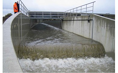 Durchflussmessung zur Entlastung des Mehrkammer-RÜB Durchflussmessung zur Entlastung des Mehrkammer-RÜB
