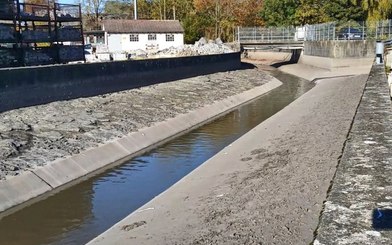 Durchflussmessung im großen Sammelkanal Durchflussmessung im großen Sammelkanal