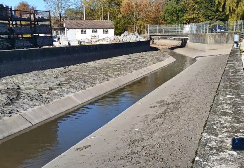 Durchflussmessung im großen Sammelkanal Durchflussmessung im großen Sammelkanal